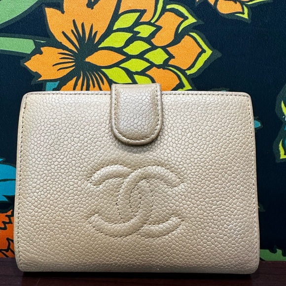 Chanel Classic Caviar Bifold Wallet – Series 9 (2004–2005) - Picture 3 of 12